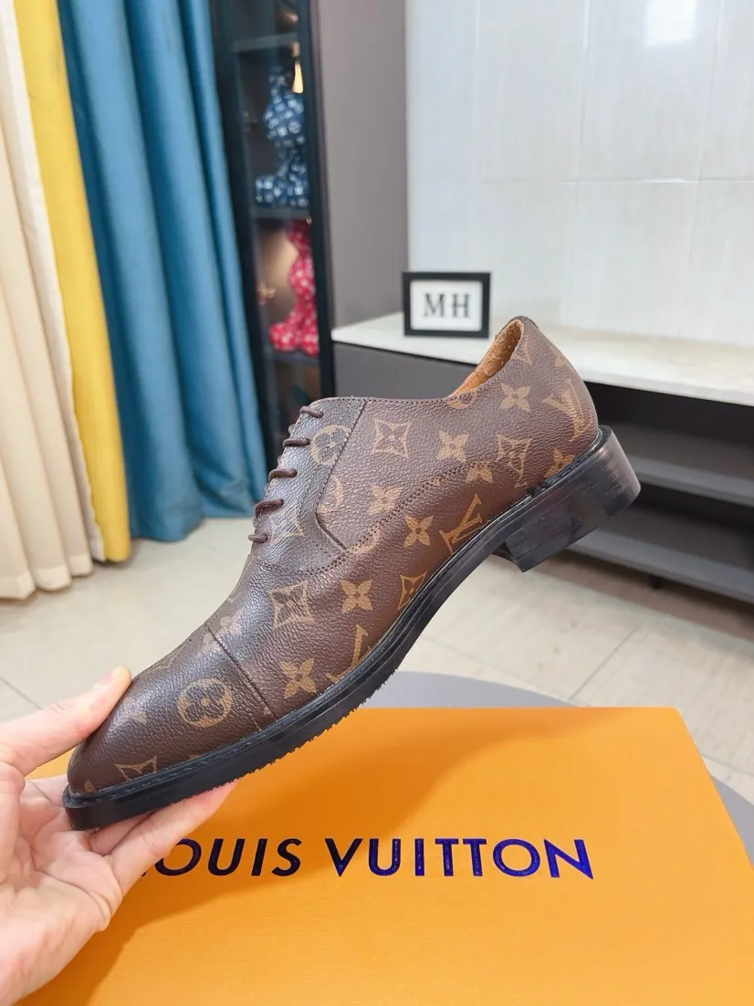 Ex-factory price 720🌹🌹High version [LV] Louis Vuitton's popular casual leather shoes🎖Fashionable and elegant🎖🎖Material: Original imported open-edge beaded cowhide, washed cowhide leather lining, original open-molded rubber outsole, high-end and classy, ​​elegant quality, instantly transforming into a handsome man ❤❤Standard\nNumber: 38-44